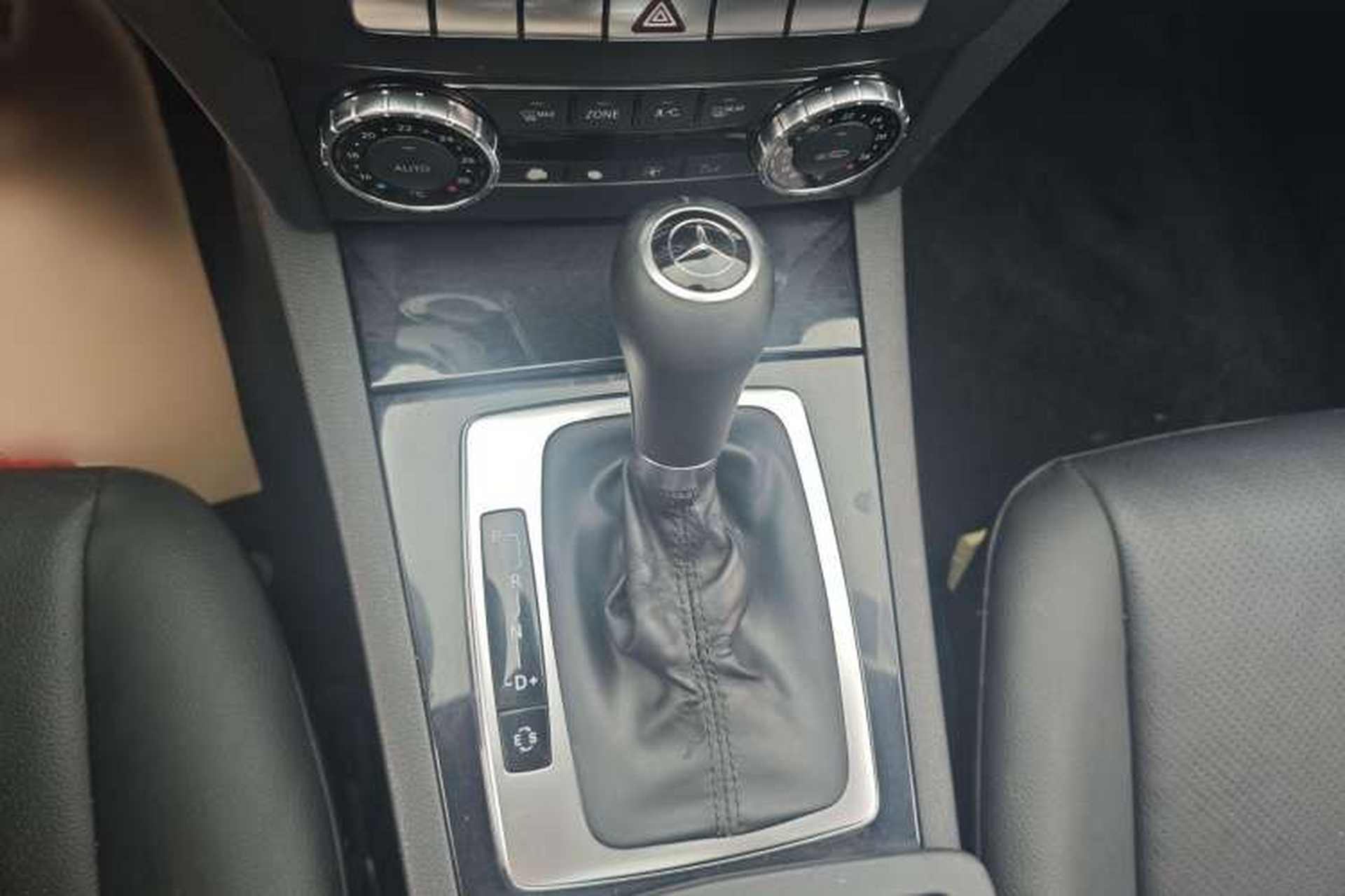 Used Mercedes-Benz C-Class 2013 C 180 Classic Grand Edition Interior 5