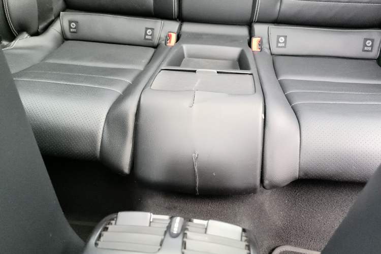 Used Mercedes-Benz C-Class 2013 C 180 Coupe Interior 6