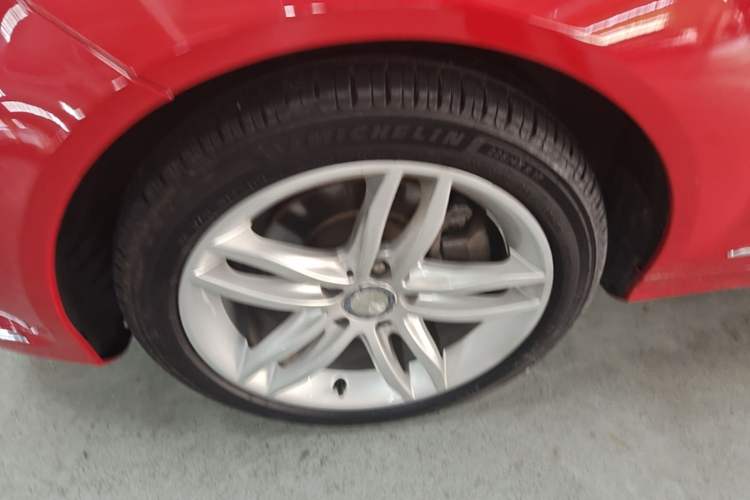 Used Mercedes-Benz C-Class 2013 C 260 CGI Fashion Model Left Front Wheel Hub