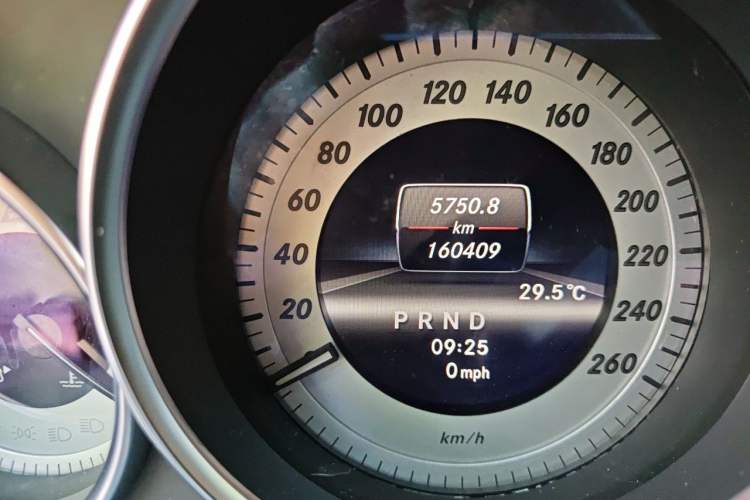Used Mercedes-Benz C-Class 2013 C 260 Fashion Edition Grand Edition Odometer Close Up