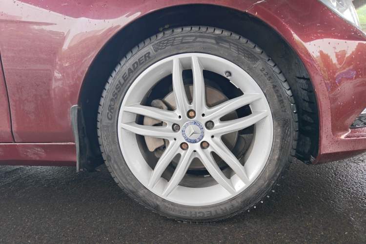 Used Mercedes-Benz C-Class 2013 C 180 CGI Classic Right Front Wheel Hub