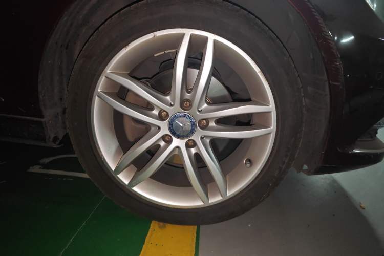 Used Mercedes-Benz C-Class 2013 C 260 CGI Elegant Model Right Front Wheel Hub