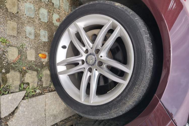 Used Mercedes-Benz C-Class 2013 C 260 Elegant Grand Edition Right Front Wheel Hub