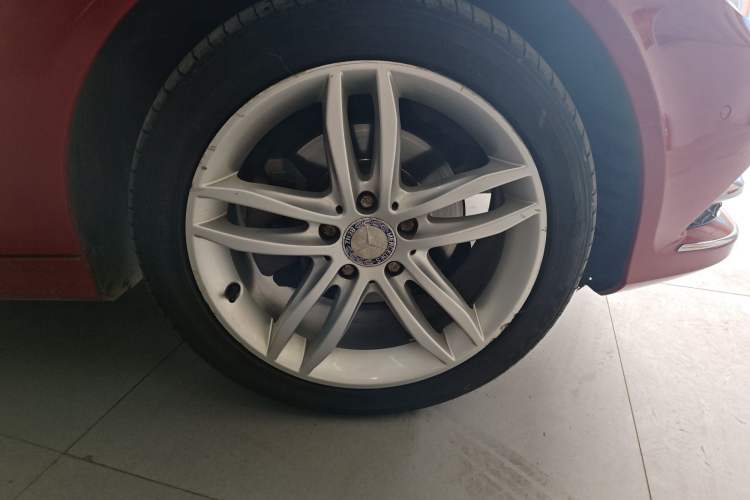 Used Mercedes-Benz C-Class 2013 C 260 CGI Fashion Model Right Front Wheel Hub