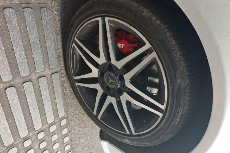 Used Mercedes-Benz C-Class 2013 C 300 Sport Grand Edition Right Front Wheel Hub