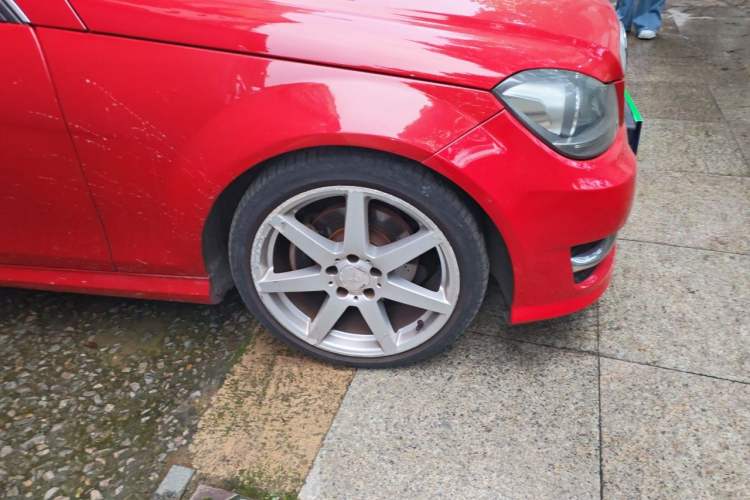 Used Mercedes-Benz C-Class 2013 C 180 Coupe Right Front Wheel Hub