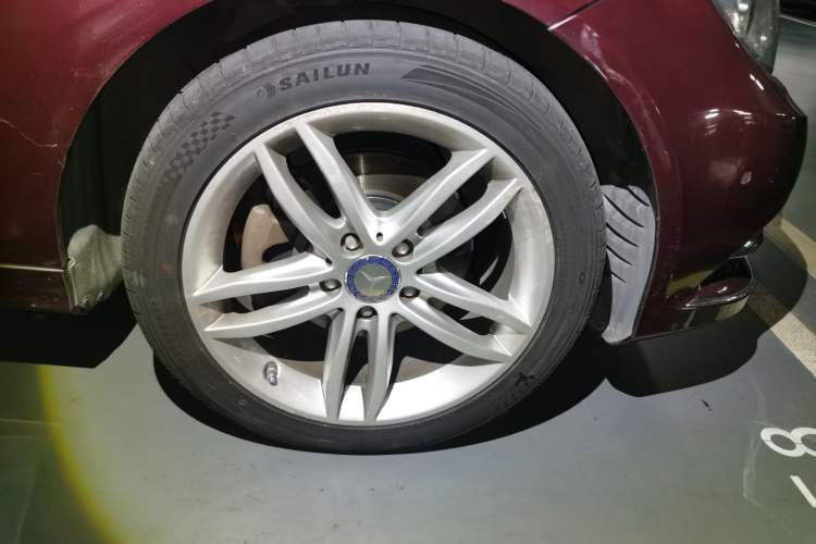 Used Mercedes-Benz C-Class 2013 C 260 CGI Elegant Model Right Front Wheel Hub
