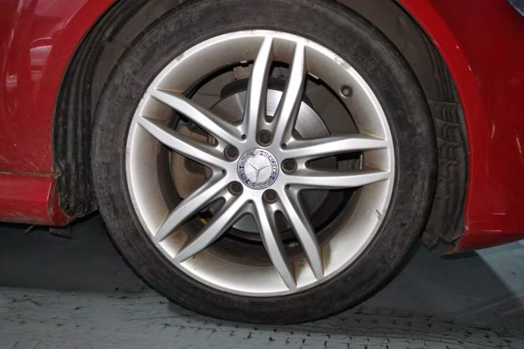 Used Mercedes-Benz C-Class 2013 C 180 Classic Grand Edition Right Front Wheel Hub