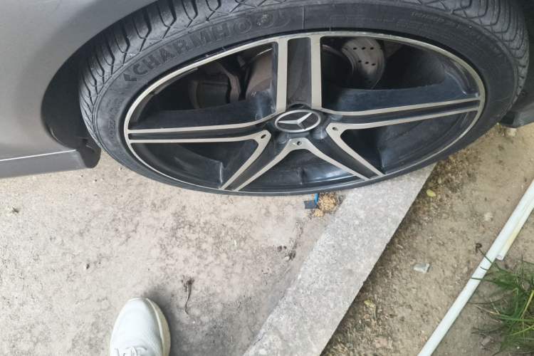Used Mercedes-Benz C-Class 2013 C 180 Coupe Right Front Wheel Hub