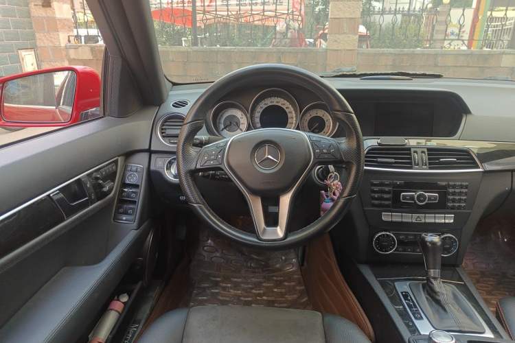 Used Mercedes-Benz C-Class 2013 C 300 Sport Grand Edition Steering Wheel