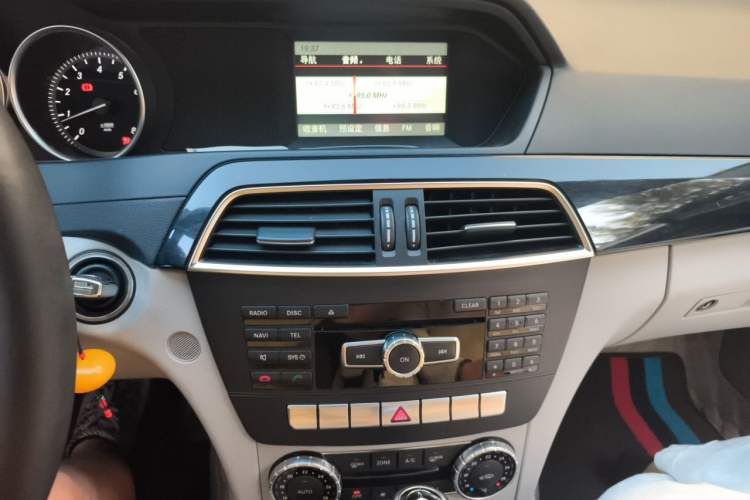 Used Mercedes-Benz C-Class 2013 C 180 Classic Grand Edition Audio And AC Panel