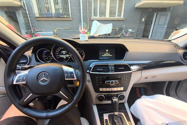 Used Mercedes-Benz C-Class 2013 C 180 Classic Grand Edition Center Console