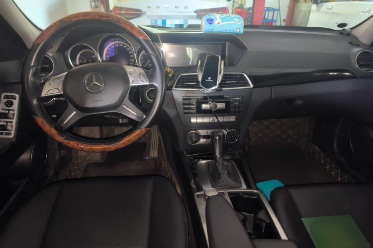 Used Mercedes-Benz C-Class 2013 C 180 CGI Classic Center Console