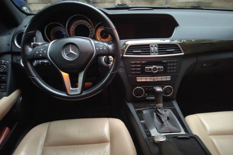 Used Mercedes-Benz C-Class 2013 C 260 CGI Fashion Model Center Console
