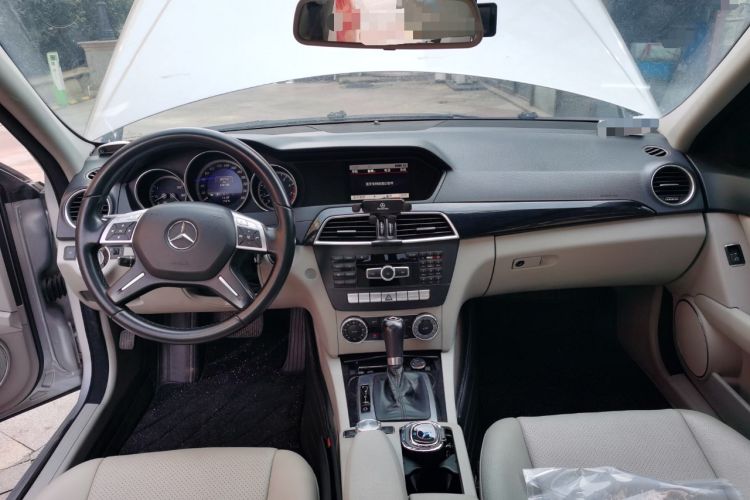 Used Mercedes-Benz C-Class 2013 C 180 CGI Classic Center Console