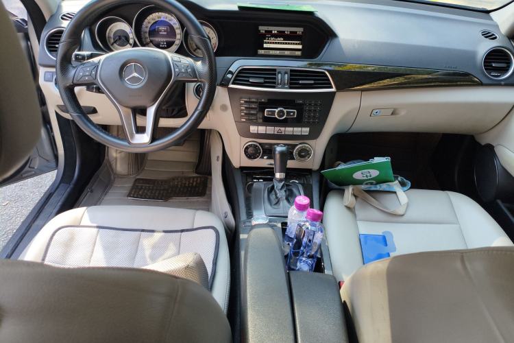Used Mercedes-Benz C-Class 2013 C 260 CGI Fashion Model Center Console