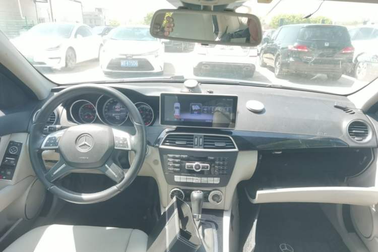 Used Mercedes-Benz C-Class 2013 C 180 Classic Grand Edition Center Console