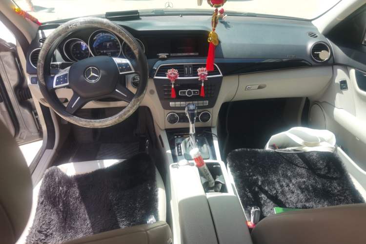 Used Mercedes-Benz C-Class 2013 C 180 CGI Classic Center Console