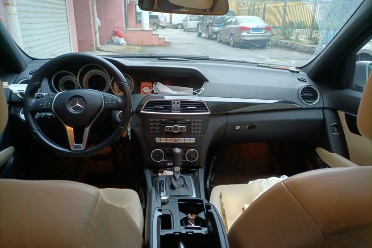 Used Mercedes-Benz C-Class 2013 C 260 CGI Fashion Model Center Console