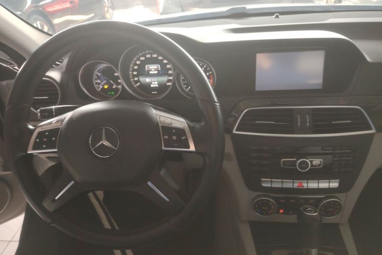 Used Mercedes-Benz C-Class 2013 C 180 Classic Grand Edition Center Console