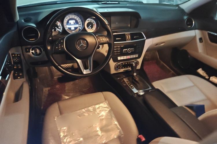 Used Mercedes-Benz C-Class 2013 C 260 CGI Fashion Model Center Console