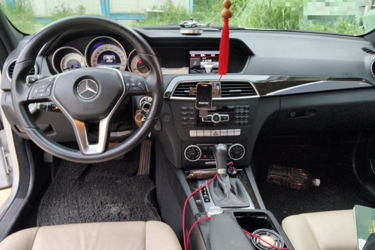 Used Mercedes-Benz C-Class 2013 C 260 CGI Fashion Model Center Console