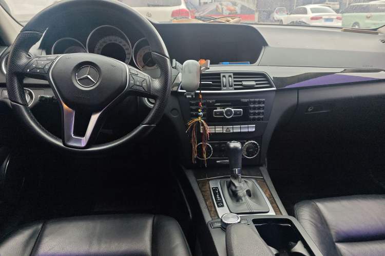 Used Mercedes-Benz C-Class 2013 C 260 CGI Fashion Model Center Console