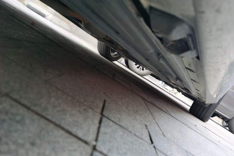Used Mercedes-Benz C-Class 2013 C 180 CGI Classic Chassis Front Left