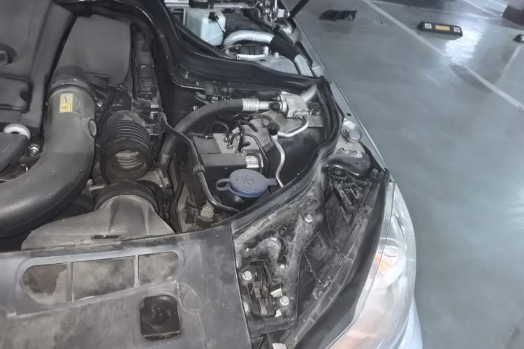 Used Mercedes-Benz C-Class 2013 C 180 Classic Grand Edition Engine Bay Left