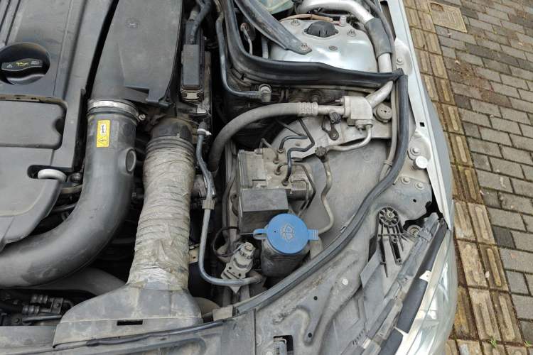 Used Mercedes-Benz C-Class 2013 C 260 CGI Elegant Model Engine Bay Left
