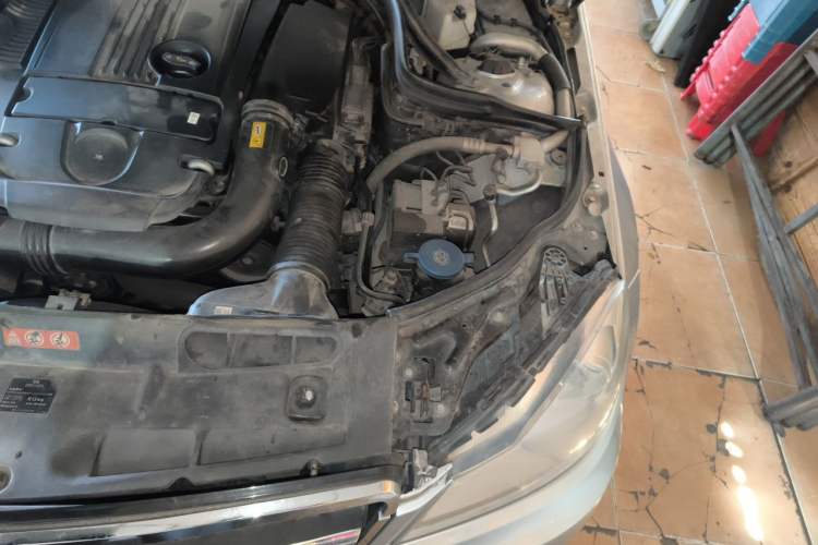 Used Mercedes-Benz C-Class 2013 C 180 CGI Classic Engine Bay Left