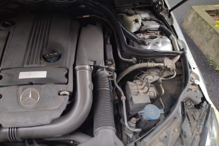 Used Mercedes-Benz C-Class 2013 C 260 CGI Fashion Model Engine Bay Left