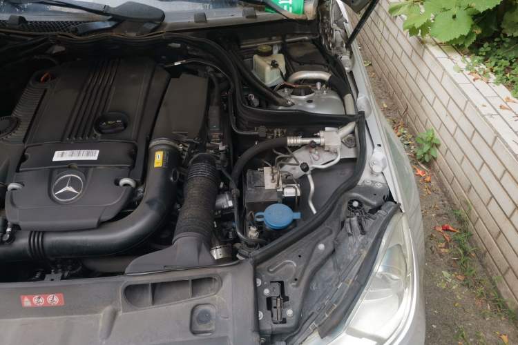 Used Mercedes-Benz C-Class 2013 C 180 CGI Classic Engine Bay Left