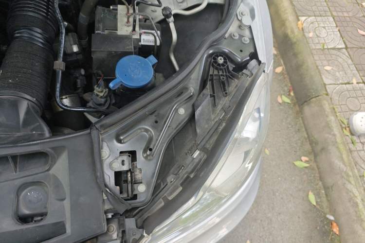Used Mercedes-Benz C-Class 2013 C 180 CGI Classic Engine Bay Left