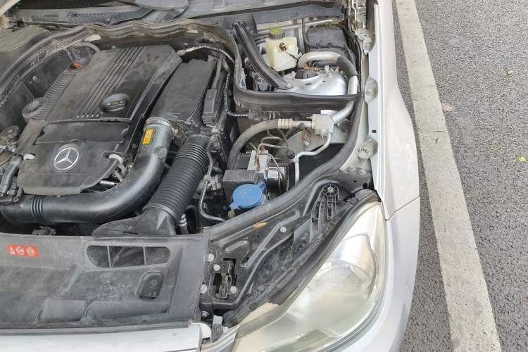 Used Mercedes-Benz C-Class 2013 C 180 CGI Classic Engine Bay Left