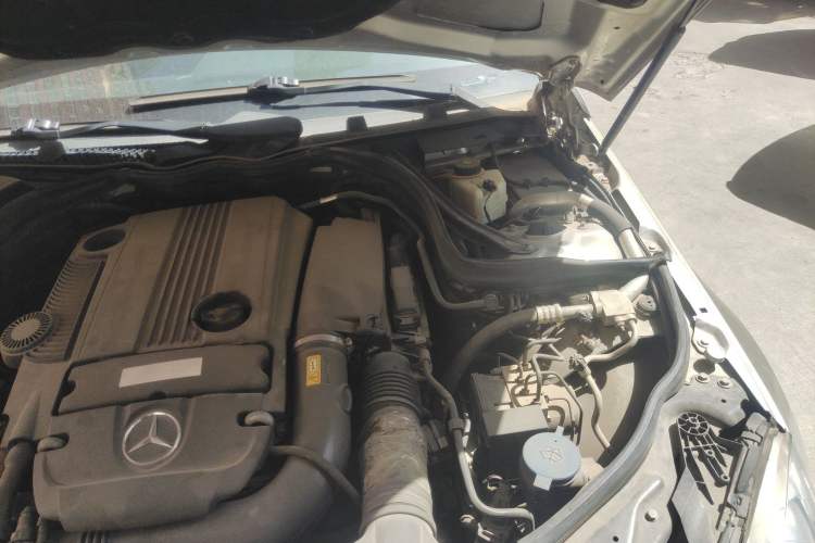 Used Mercedes-Benz C-Class 2013 C 260 CGI Elegant Model Engine Bay Left