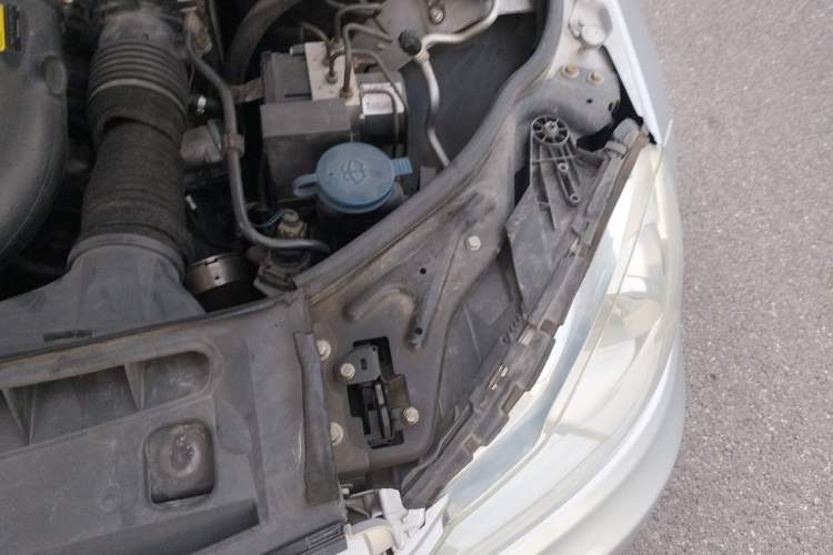 Used Mercedes-Benz C-Class 2013 C 260 CGI Elegant Model Engine Bay Left