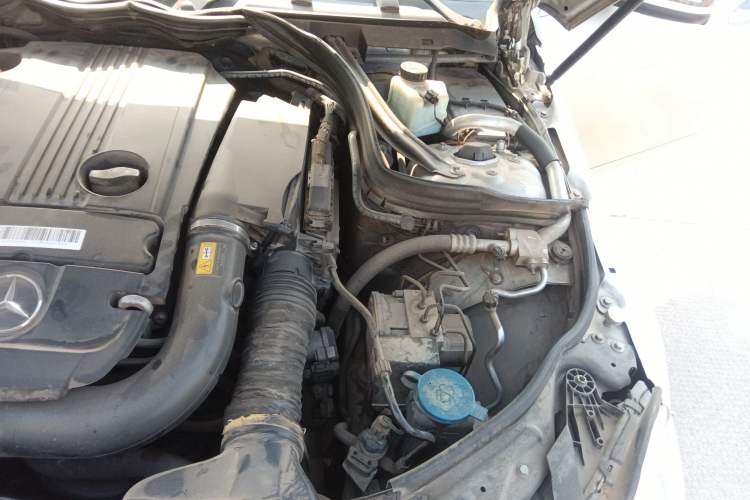 Used Mercedes-Benz C-Class 2013 C 260 CGI Elegant Model Engine Bay Left