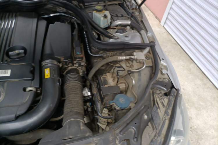 Used Mercedes-Benz C-Class 2013 C 260 CGI Fashion Model Engine Bay Left