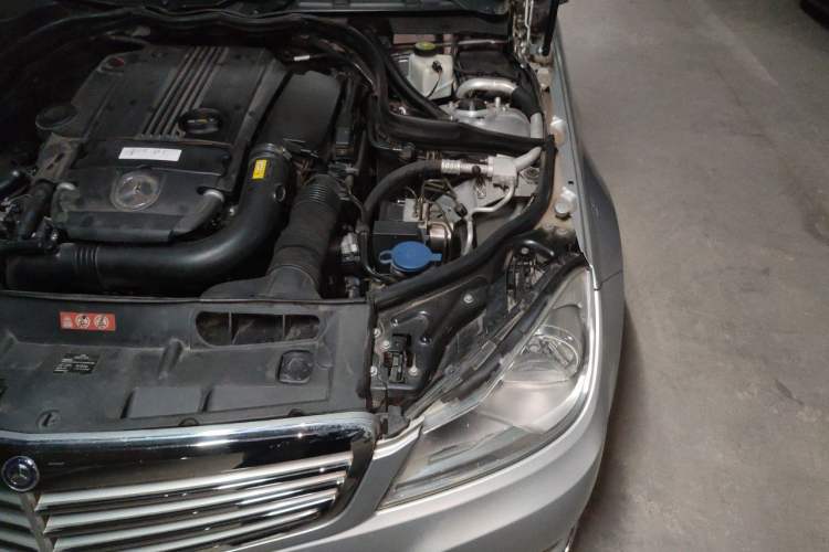 Used Mercedes-Benz C-Class 2013 C 260 CGI Elegant Model Engine Bay Left