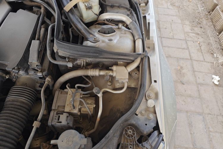 Used Mercedes-Benz C-Class 2013 C 180 Classic Grand Edition Engine Bay Left