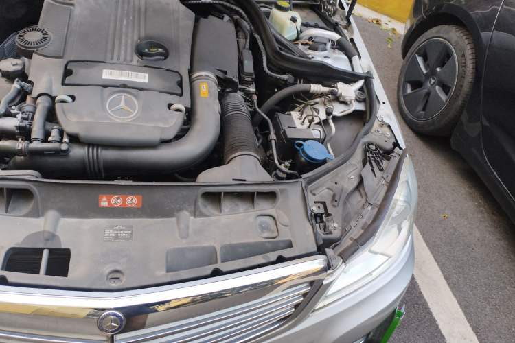 Used Mercedes-Benz C-Class 2013 C 260 CGI Elegant Model Engine Bay Left