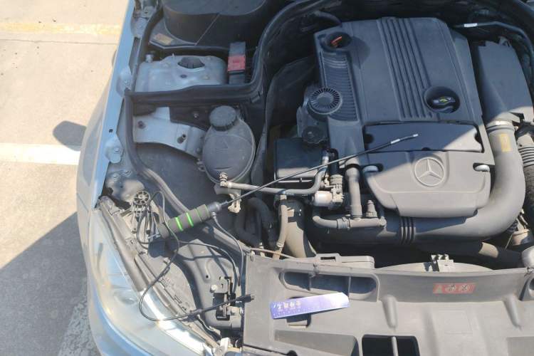 Used Mercedes-Benz C-Class 2013 C 260 CGI Elegant Model Engine Bay Right