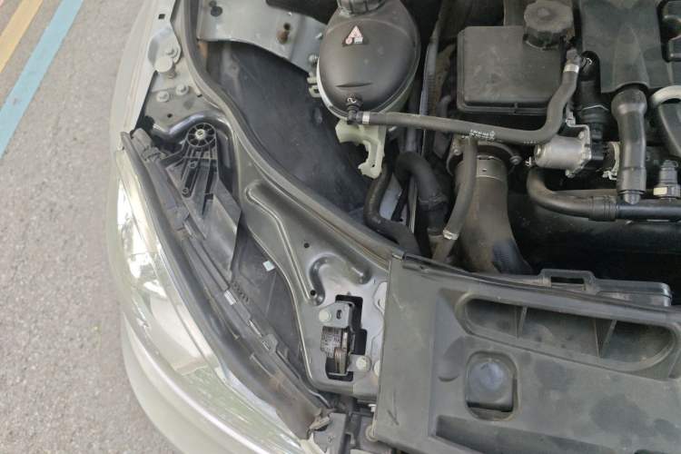 Used Mercedes-Benz C-Class 2013 C 180 CGI Classic Engine Bay Right