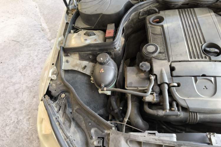 Used Mercedes-Benz C-Class 2013 C 180 CGI Classic Engine Bay Right