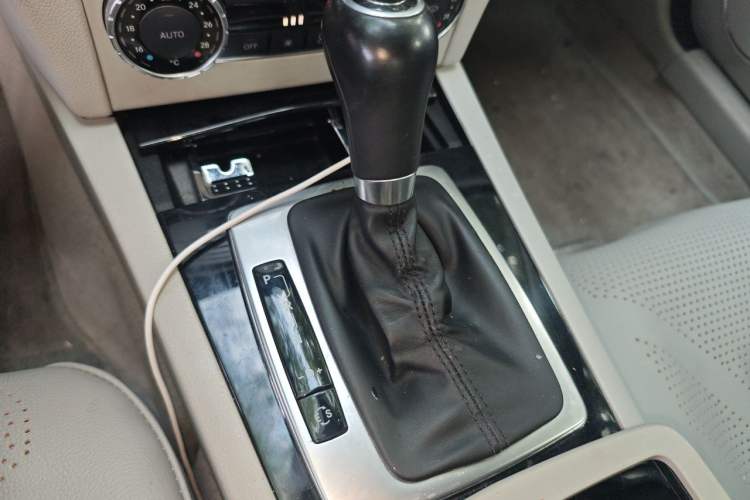 Used Mercedes-Benz C-Class 2013 C 180 CGI Classic Gear Lever