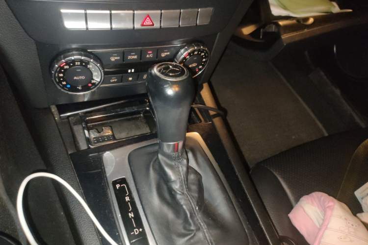 Used Mercedes-Benz C-Class 2013 C 180 Classic Grand Edition Gear Lever
