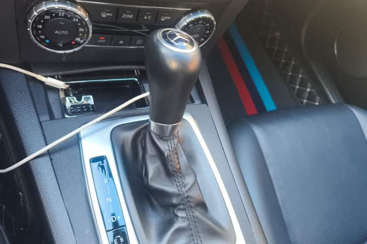 Used Mercedes-Benz C-Class 2013 C 180 Classic Grand Edition Gear Lever