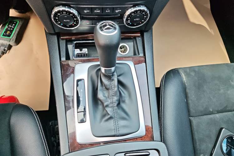Used Mercedes-Benz C-Class 2013 C 260 Elegant Grand Edition Gear Lever