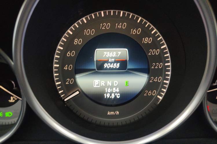 Used Mercedes-Benz C-Class 2013 C 260 Fashion Edition Grand Edition Odometer Close Up